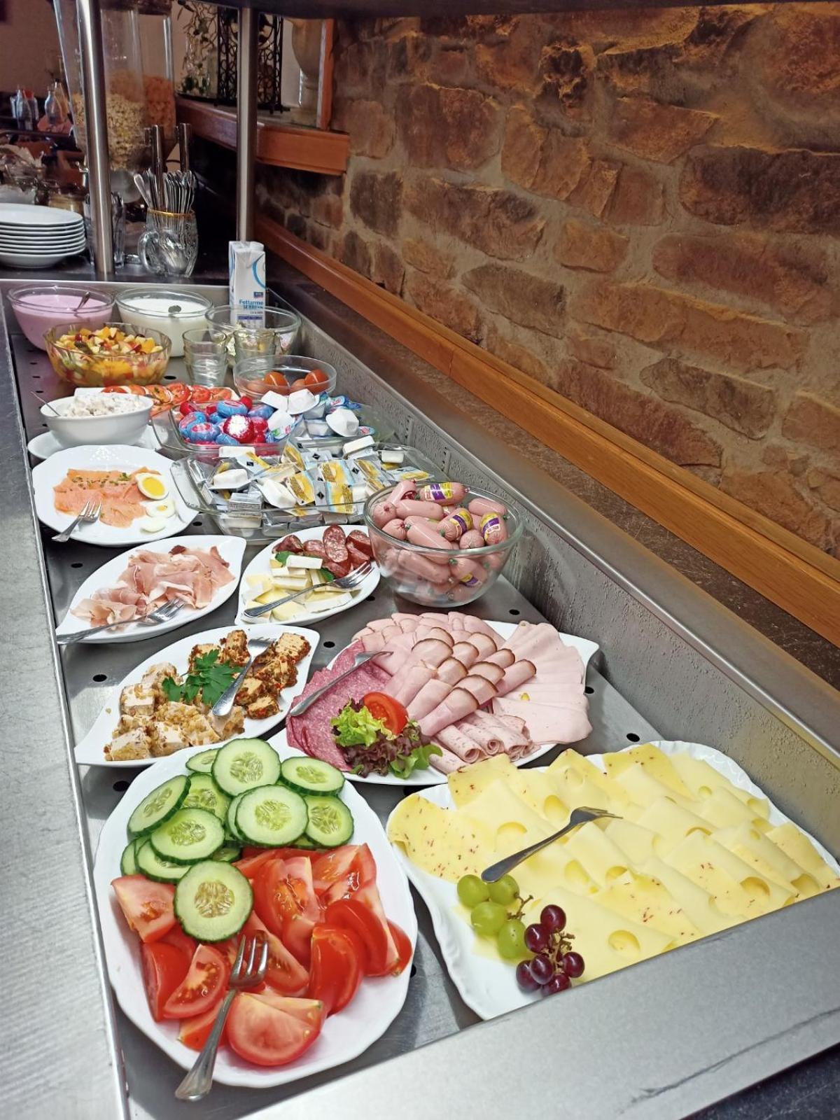 - Erber Hotel 3*
